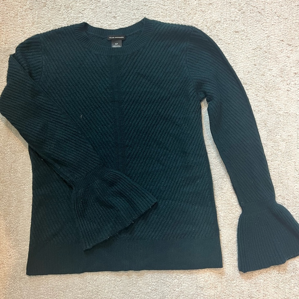 Emerald green ribbed sweater with flared sleeves